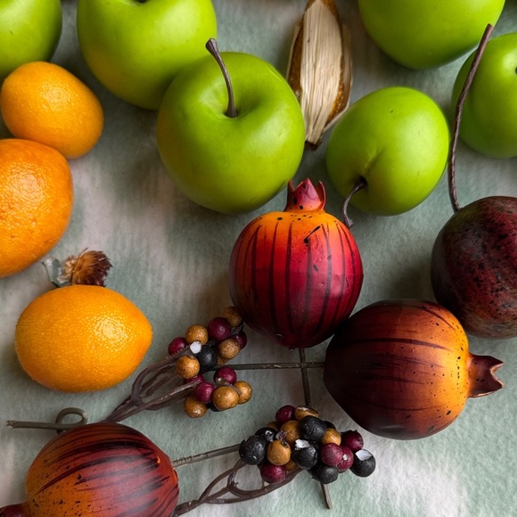Realistic Colorful Decorative Fruit Set - Picture 3 of 16